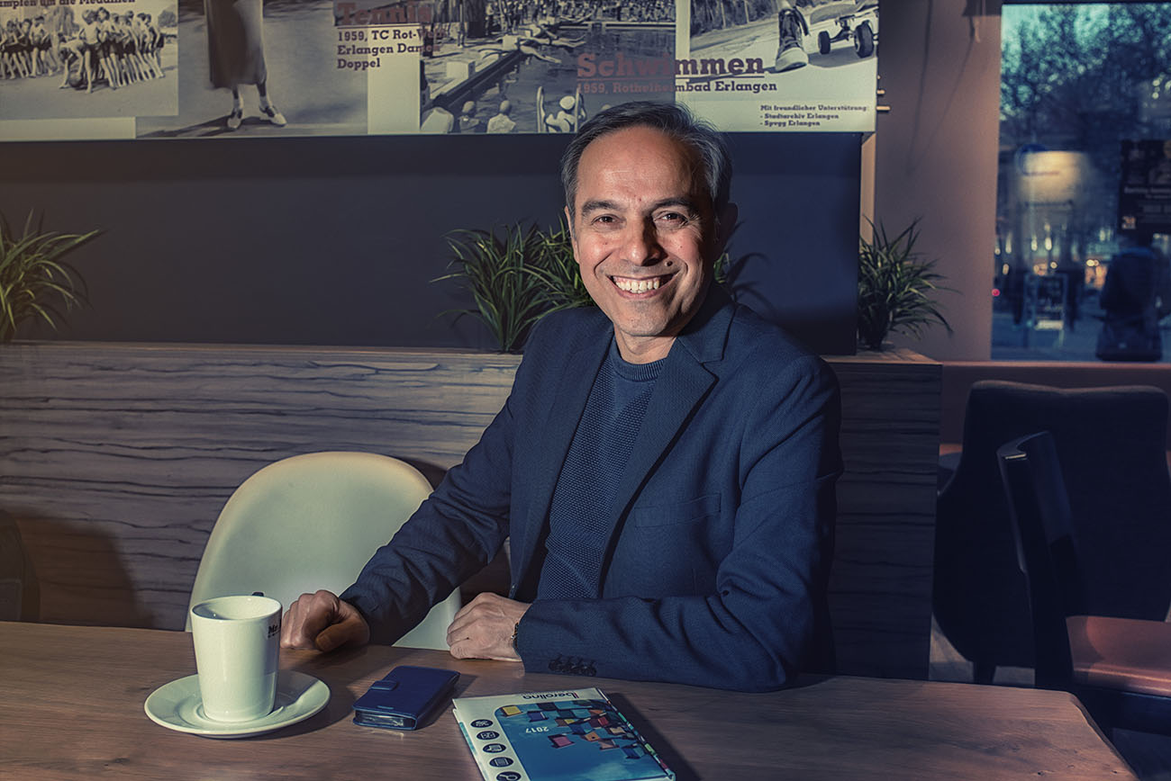 Prof. Dr. Reza Hajatpour Lehrstuhlinhaber Erlangen FAU Businessportraits